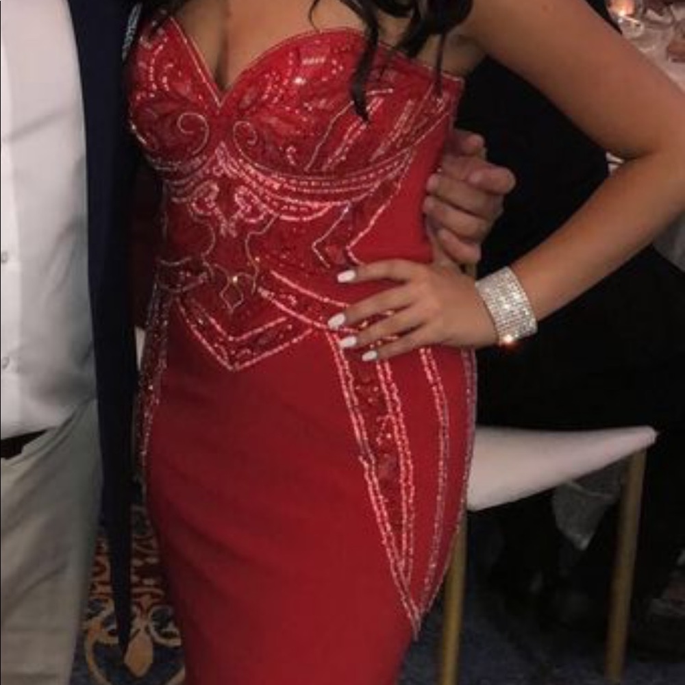 Red dress/gown